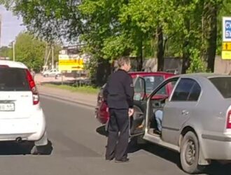 На улице Галичской в Костроме столкнулись две легковушки