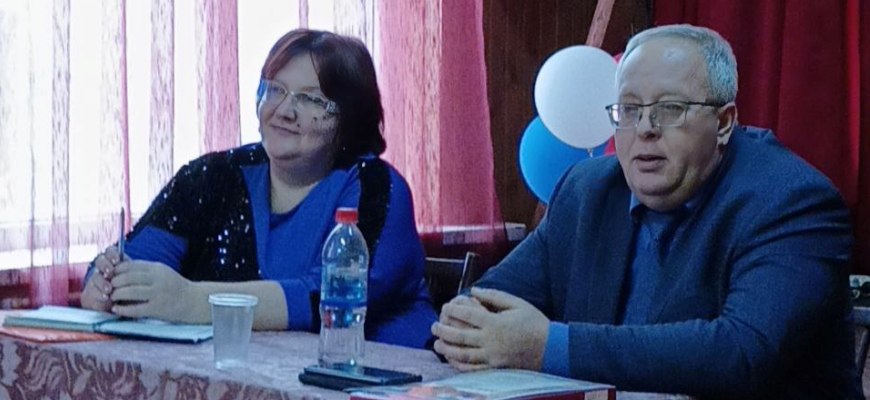 Глава Островского муниципального округа провел встречи с жителями поселков Заборье и Александровское