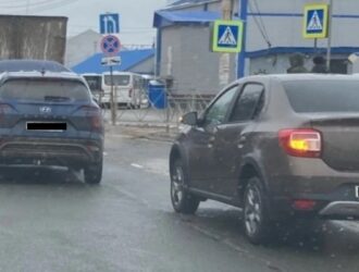 У железнодорожного вокзала в Костроме столкнулись три автомобиля