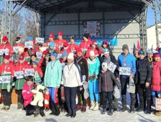 В Островском прошли лыжные гонки в память о Николае Бахмурове