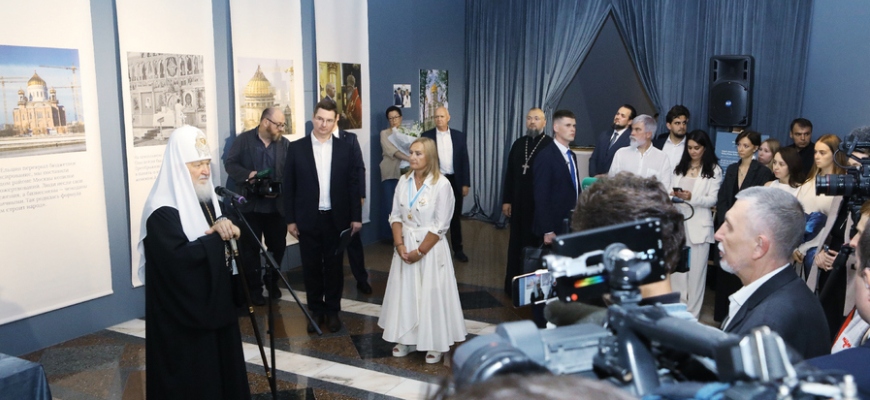 В Москве открылась выставка в Храме Христа Спасителя, посвящённая духовному подвигу Юрия Лужкова