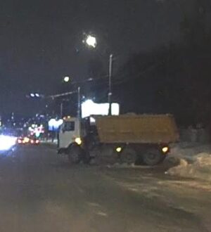 Пока костромичи спят, дорожные службы Костромы делают город чище