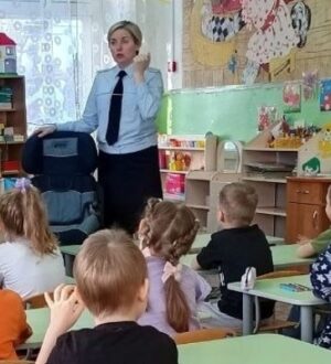 В Солигаличе автоинспекторы рассказали дошкольникам о безопасной поездке в автомобиле