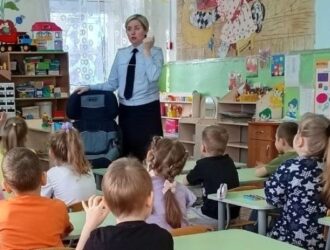 В Солигаличе автоинспекторы рассказали дошкольникам о безопасной поездке в автомобиле