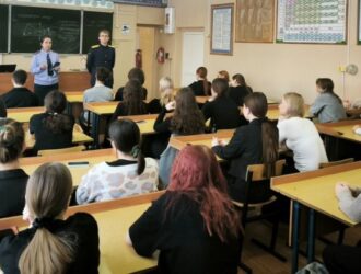 В школе №4 города Костромы состоялась профориентационная встреча с курсантам и представителем СК России