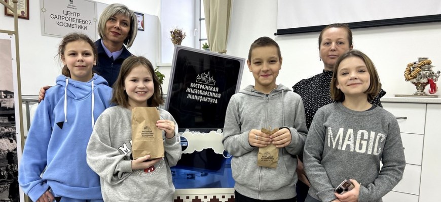 Сотрудники СК России по Костромской области организовали для воспитанников подшефного социального учреждения экскурсию на мыловаренную мануфактуру