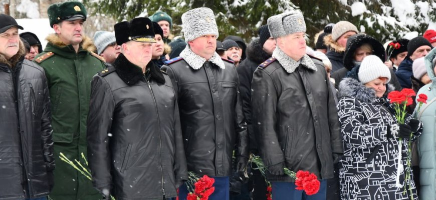 Руководитель следственного управления СК России по Костромской области принял участие в мероприятии, посвященном Дню памяти россиян, исполнявших служебный долг за пределами страны