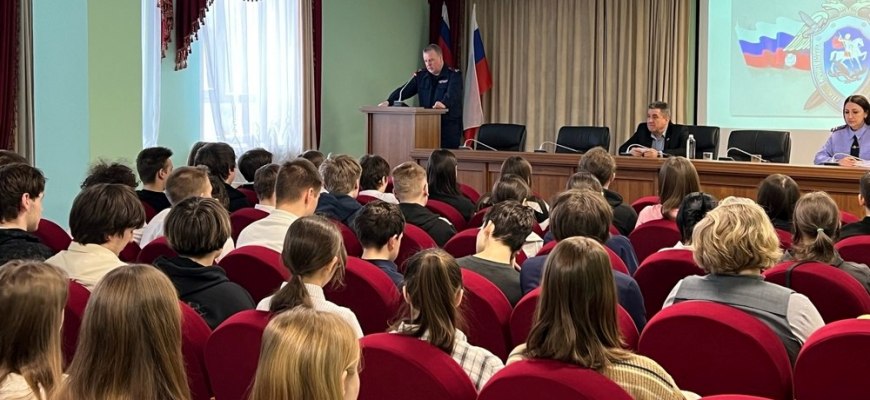 В следственном управлении СК России по Костромской области состоялся день открытых дверей для школьников