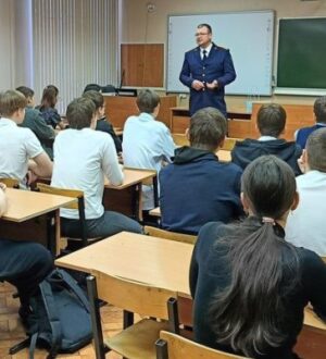 Сотрудник следственного управления СК России по Костромской области провел профилактическое занятие со школьниками