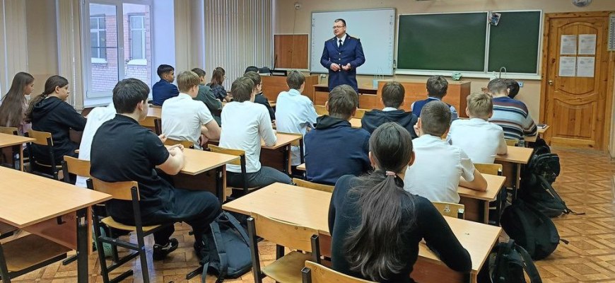 Сотрудник следственного управления СК России по Костромской области провел профилактическое занятие со школьниками