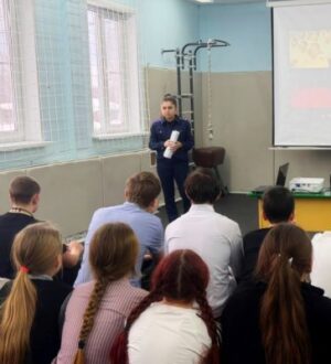 Старший следователь Кадыйского межрайонного следственного отдела следственного управления СК России по Костромской области провела профилактическое занятие для школьников
