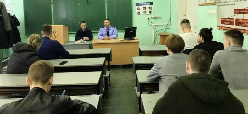 Сотрудники следственного управления СК России по Костромской области встретились со студентами университета