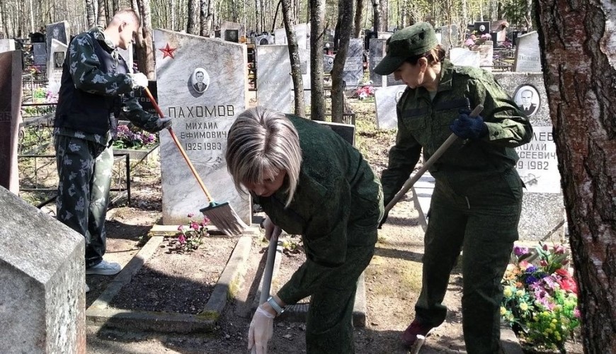 Сотрудники СУ СК России по Костромской области посетили места захоронений фронтовиков Великой Отечественной войны