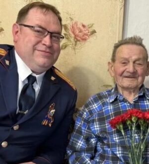 Руководитель территориального следственного отдела СУ СК России по Костромской области поздравил с Днем Победы ветерана Великой Отечественной войны