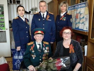 Исполняющий обязанности руководителя следственного управления СК России по Костромской области поздравил ветерана Великой Отечественной войны с Днем Победы