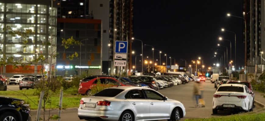 Проспект Патриотов в Санкт-Петербурге осветили 86 фонарей нового поколения