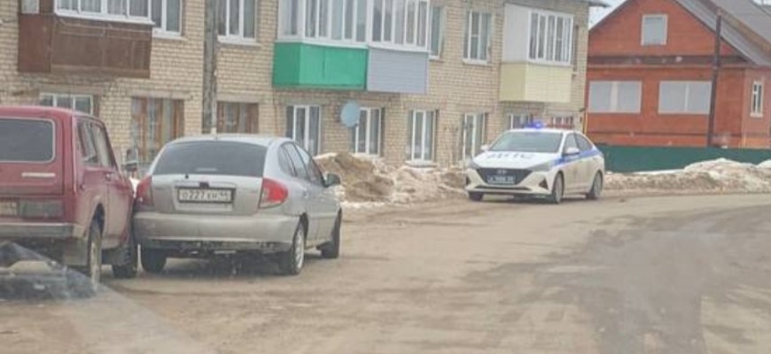 Два легковых автомобиля столкнулись в Судиславле
