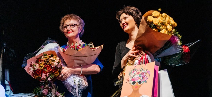 В театре «Модерн» состоялась премьера моноспектакля «Исповедь счастливой женщины. Эдит Пиаф»