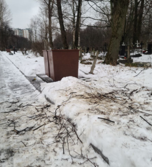 Петербургские кладбища завалены снегом, несмотря на приближающуюся годовщину прорыва блокады Ленинграда