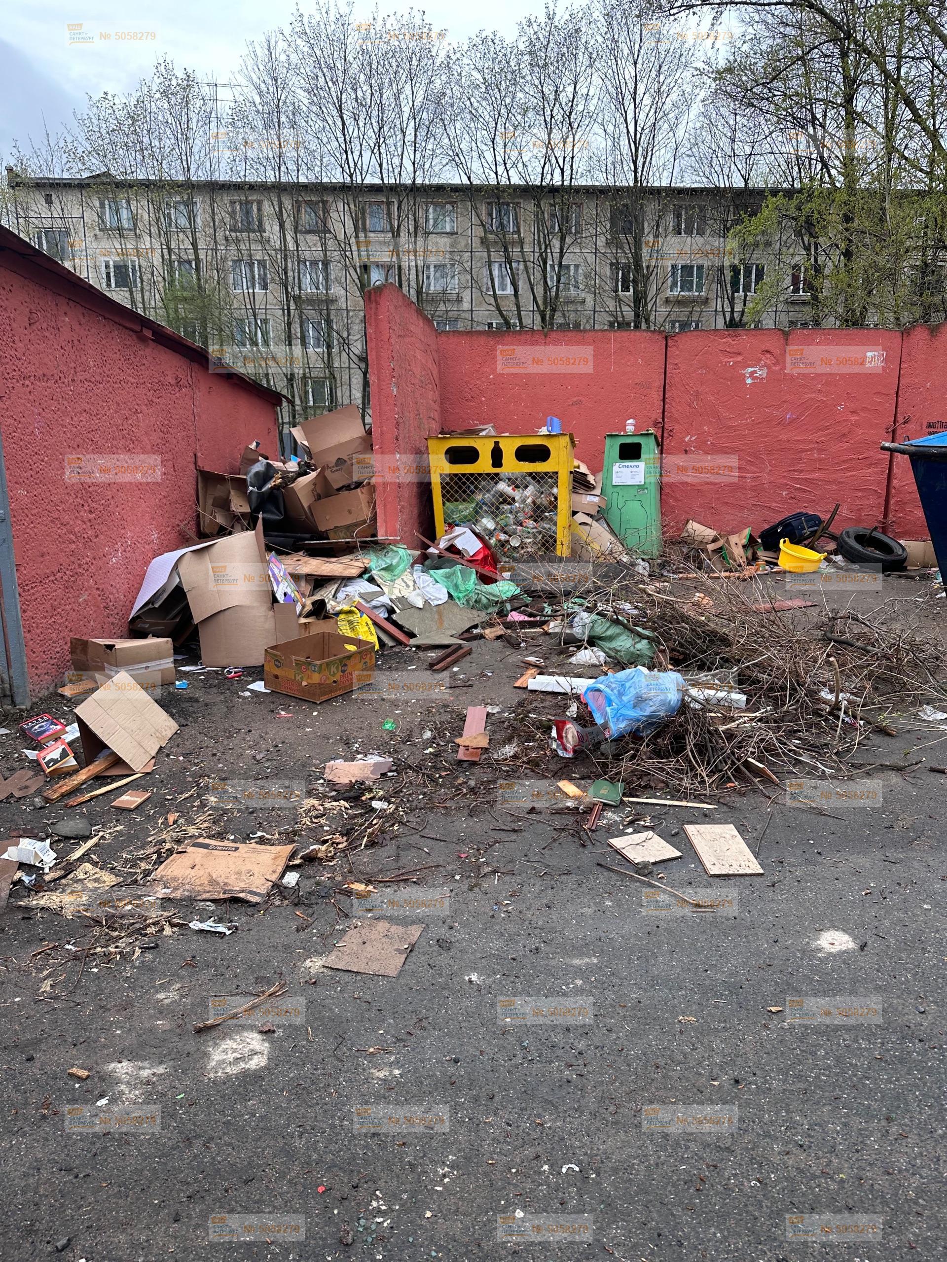 «Мусор не вывозится»: жители Петербурга продолжают жаловаться на работу регоператора НЭО