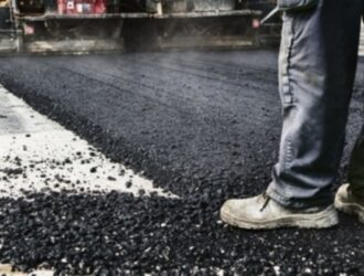 Асфальтобетонные работы продолжаются на мосту через Волгу в Костроме
