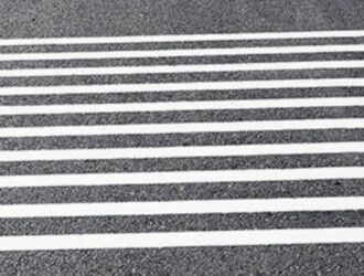 В России на опасные участки дорог дорожные службы наносят шумовую разметку