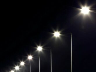 На опасных участках дороги в поселке Дружба появилось искусственное освещение