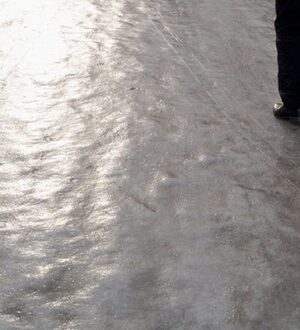 Дорога в населенные пункты Бычиха и Василево покрылась льдом