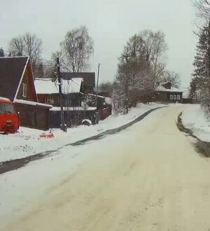 В Судиславле дорожные службы обработали улицы песком после ледяного дождя