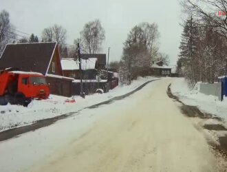 В Судиславле дорожные службы обработали улицы песком после ледяного дождя