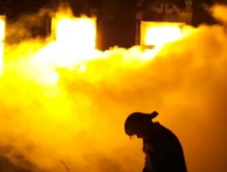 Нежилой дом сгорел в деревне Малое Березово Островского округа