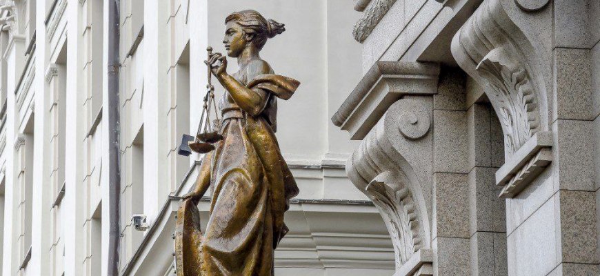 Жителя Антропово осудят за угон автомобиля и вовлечение несовершеннолетней в совершение тяжкого преступления