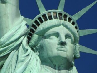 В Калифорнии неизвестный открыл стрельбу на празднике